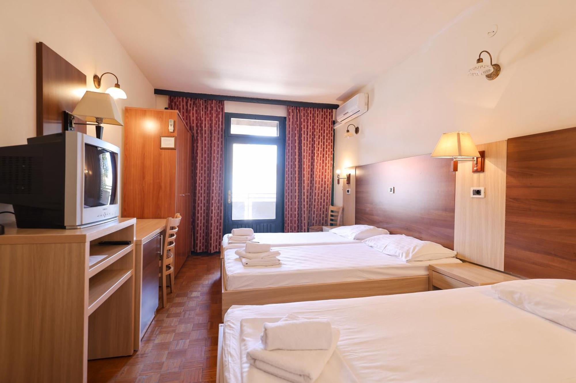 Tribunia Beach Hotel Tribunj  Bagian luar foto
